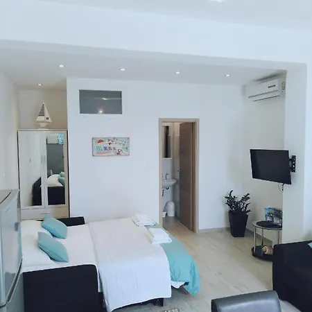 Apartment Nina Riva Kastela